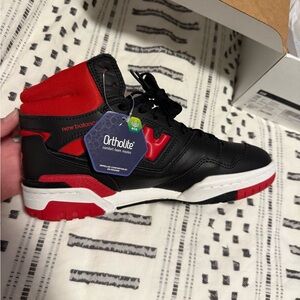 New Balance 650R Black Red